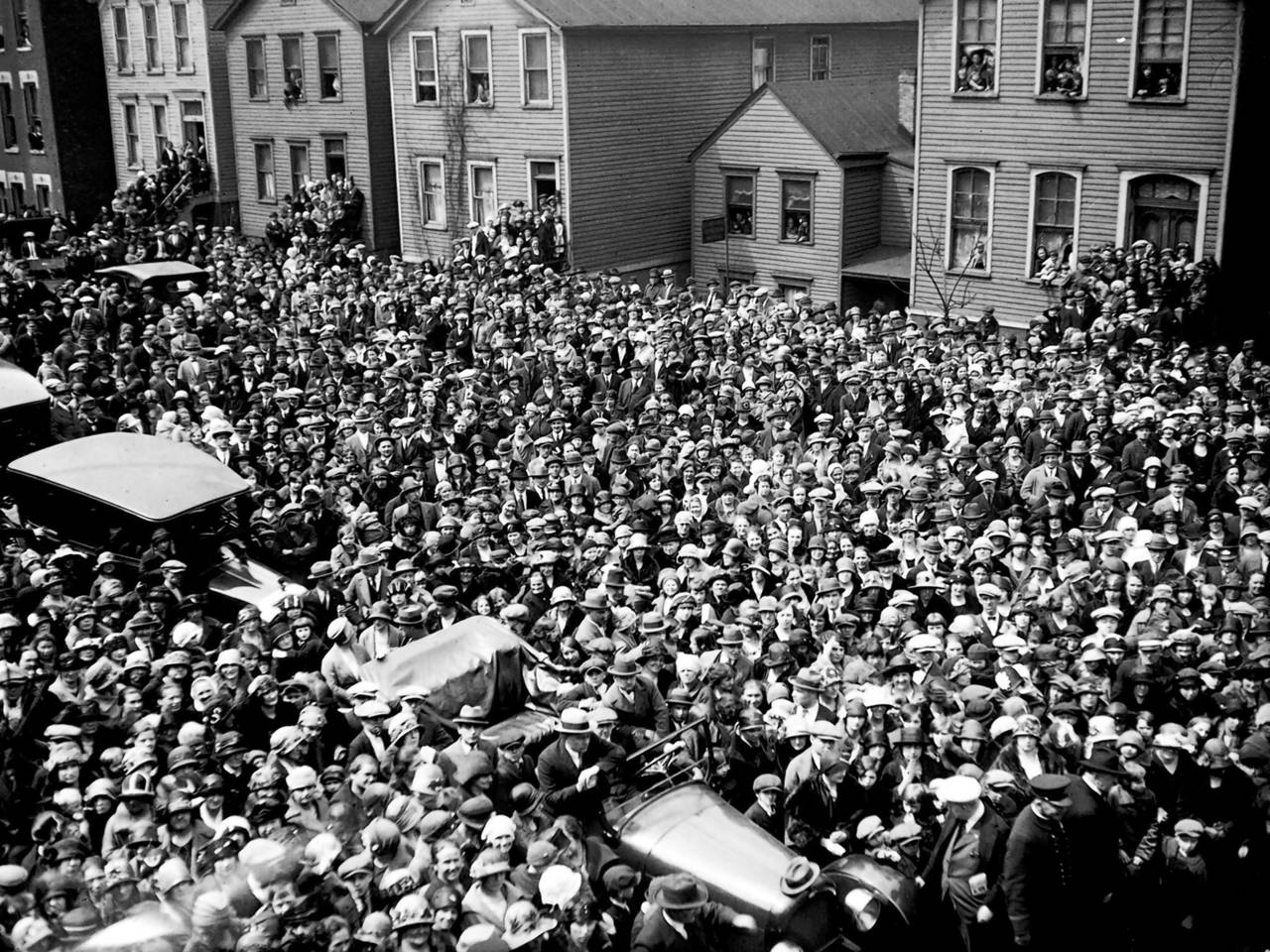 On April 28 and 29, 1924, thousands of curious onlookers mobbed the family home at 1505 W. Augusta Street for the wake and funeral for Wanda Stopa, 24. The crowds gathered in hopes of getting a glimpse of the once promising, young Polish girl who took her own life in a tragic ending to a multifaceted love affair.